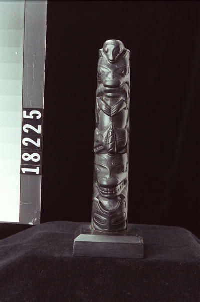 Image representing Pole, argillite.