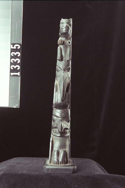 Image representing Pole, argillite.