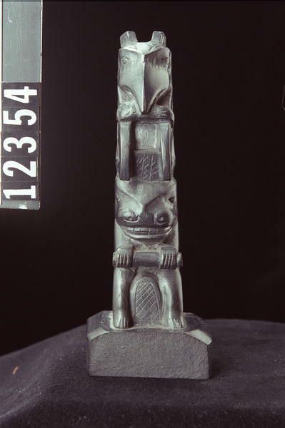Image representing Pole, argillite.