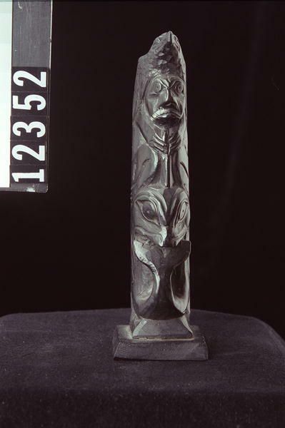 Image representing Pole, argillite.