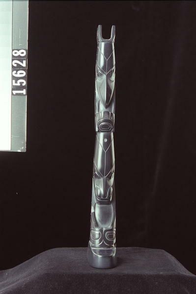 Image representing Pole, argillite.
