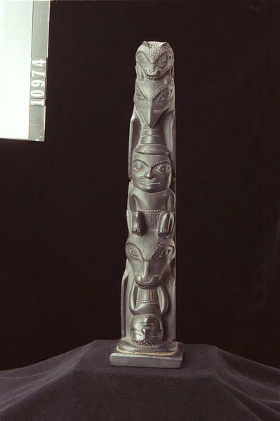 Image representing Pole, argillite.