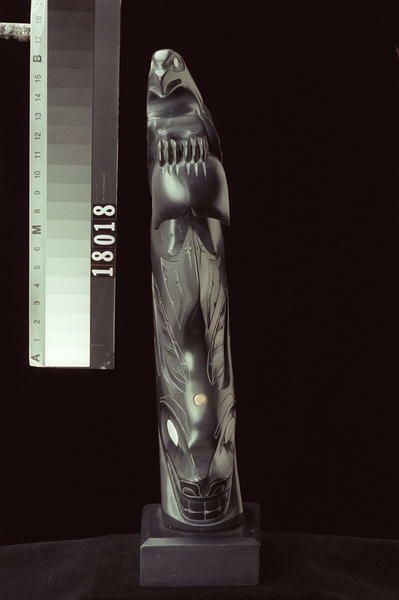 Image representing Pole, argillite.