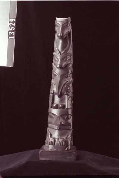 Image representing Pole, argillite.