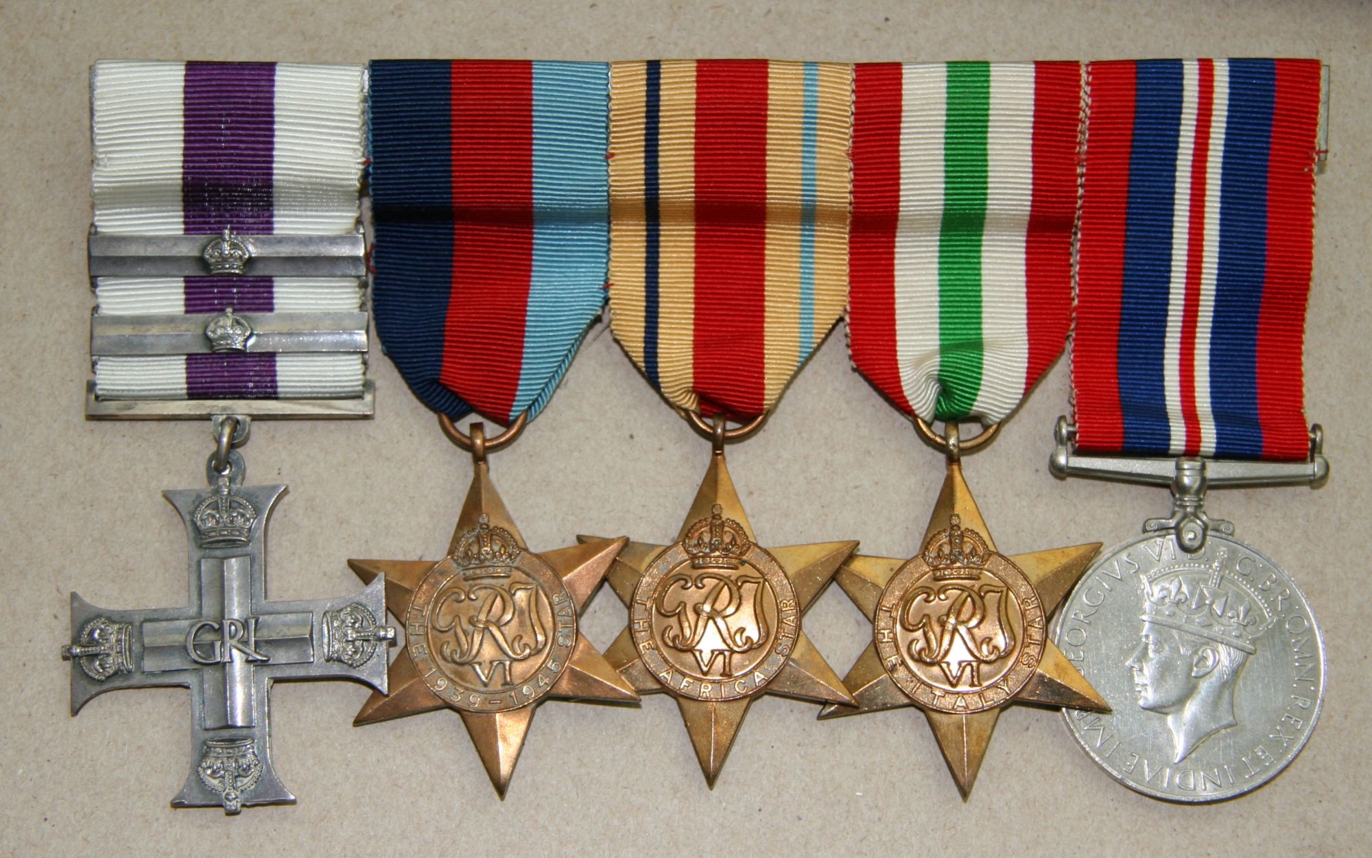 Image representing Set, Medal.