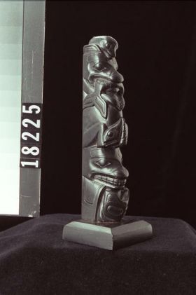 Image representing Pole, argillite.