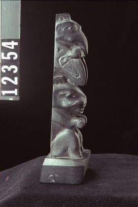Image representing Pole, argillite.