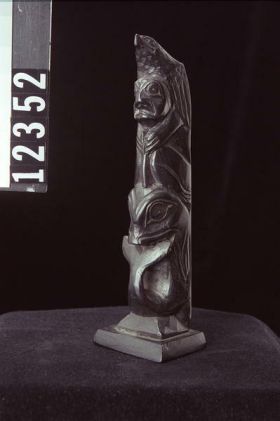 Image representing Pole, argillite.
