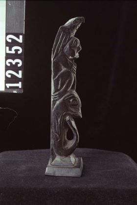 Image representing Pole, argillite.