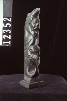 Image representing Pole, argillite.