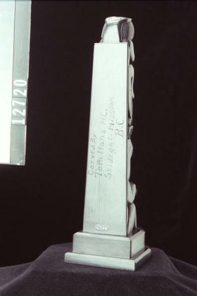 Image representing Pole, argillite.