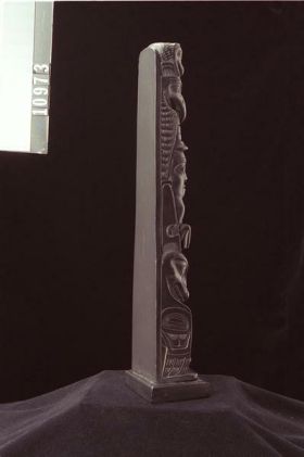 Image representing Pole, argillite.