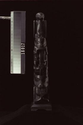 Image representing Pole, argillite.