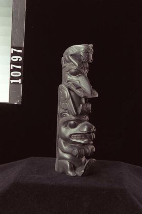 Image representing Pole, argillite.