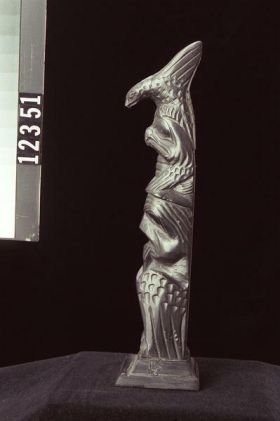Image representing Pole, argillite.