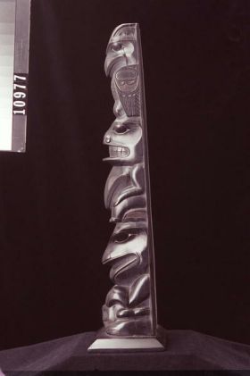 Image representing Pole, argillite.