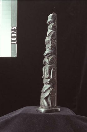 Image representing Pole, argillite.