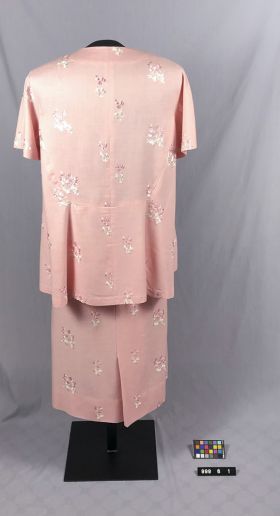 Image representing Suit, Maternity.